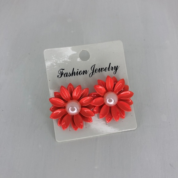 Large Faux Pearl Flower Earrings - Picture 1 of 2